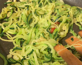 Foto del paso 2 de la receta: Spaghettis de calabacín al ajillo