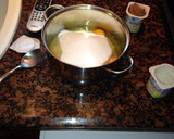 Foto del paso 1 de la receta: Bizcocho de yogur con manzana