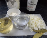 Foto del paso 2 de la receta: Albóndigas rellenas con salsa de cebollas y vino de Jerez