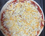 Foto del paso 4 de la receta: Pizza 4 quesos y tomate frito 🥫