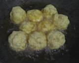 Foto langkah ke 5 dari resep Bola-bola ubi renyah legit.