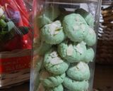 Foto langkah ke 7 dari resep Cookies Maizena Pandan Almond.