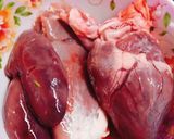 Hình bước làm 1 của món Tim cật xào hẹ bông