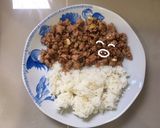 รูปขั้นตอนการทำที่ 5 ของ หมูสับกระเทียมพริกไทยข้างข้าว