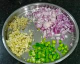 A picture of step 1 of Whole Onion Sabji.