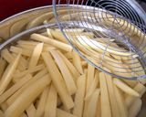 A picture of step 2 of Home made chips/Fries.