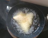 A picture of step 5 of Gujarati samosa.
