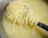 A picture of step 1 of Chilli chicken spaghetti.