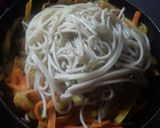 Foto del paso 5 de la receta: Yaki-espaguetti a mi estilo con salsa yakisoba casera...🤔