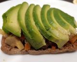 Foto del paso 3 de la receta Tosta de trigo sarraceno con verduras, champis y aguacate