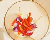 Foto langkah ke 1 dari resep Sambal cumi daun jeruk.