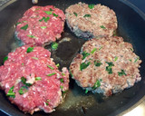 Foto del paso 4 de la receta: Hamburguesas con ajo y perejil