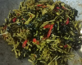 Foto langkah ke 4 dari resep Tumis Bunga Pepaya Daun Mengkudu dan 'tips'.