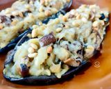 Foto del paso 11 de la receta: Berenjena gratinada con piñones rellena de setas