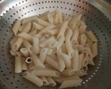 A picture of step 1 of Penne Amritsari.
