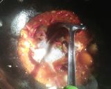 Foto langkah ke 3 dari resep Tumis sarden pedas.