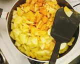 உருளைக்கிழங்கு தவா பொரியல்(potato tawa fry recipe in tamil) ரெசிபி ஸ்டேப் 2 புகைப்படம்