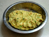 ચોખાનાં લોટની થાલીપીઠ (Rice Flour Thalipeeth Recipe In Gujarati)