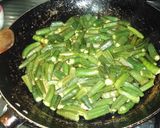 A picture of step 4 of Bhindi ka salun.