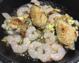 Foto del paso 1 de la receta: Cazuelita de alitas de pollo y gambas al estragón
