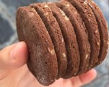 Foto del paso 4 de la receta: Alfajores bañados 🍫💕