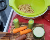 Foto del paso 1 de la receta: Garbanzos con verduras y chorizo