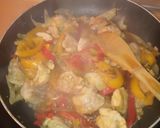 Foto del paso 2 de la receta Pollo con verduras y naranja en reducción de soja