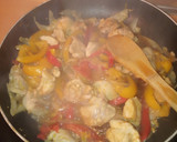 Foto del paso 2 de la receta: Pollo con verduras y naranja en reducción de soja