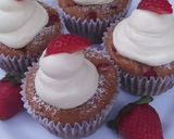 Foto del paso 4 de la receta: Muffins con Mermelada de Frutillas / Cupcakes
