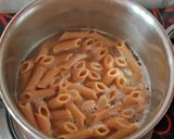 A picture of step 1 of White sauce pasta.