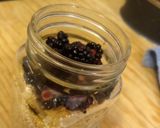 Foto del paso 5 de la receta: Avena en mason jar con crema de cacahuate, miel y zarzamoras