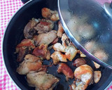 Foto del paso 11 de la receta: Pollo confitado al ajillo con palos de patatas fritas y mayonesa