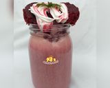 A picture of step 4 of Red velvet milkshake.
