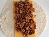 Burrito casero de carne picada y cheddar