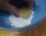 Foto del paso 2 de la receta: Cookies con bizcochuelo de cajita súper express! 🍪🍪🍪