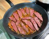 Une image de l'étape 11 de Aiguillettes de canard au martini rouge, tomate et oignon.