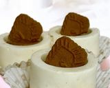 Foto del passaggio 7 della ricetta Semifreddo allo Yogurt Greco e Mascarpone con Biscoff