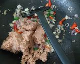 Foto langkah ke 3 dari resep 356.Tumis Kornet Pedas.