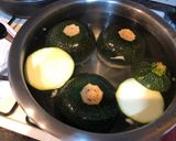 Foto del paso 3 de la receta Bomba de calabacín relleno de verduras y pollo