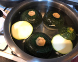 Foto del paso 3 de la receta: Bomba de calabacín relleno de verduras y pollo