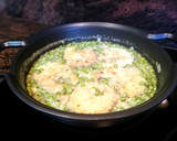 Foto del paso 9 de la receta: Merluza en salsa con guisantes