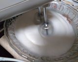 Foto del paso 2 de la receta: Merengue italiano para pajaritos (dulces chilenos)