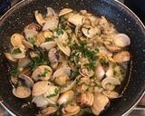Foto del passaggio 2 della ricetta Quinoa con vongole e mazzancolle
