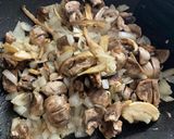 Tejszínes gombás pulyka recept fázis 2 fotója
