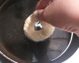 Foto langkah ke 16 dari resep Donat Simpel Tanpa Telur, Tanpa Susu, Takaran Sendok.