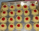 Foto langkah ke 4 dari resep Strawberry tumbprint.