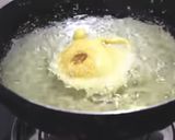A picture of step 5 of Anda pakoda.
