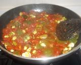 Foto del paso 9 de la receta Coca de masa brisa con tomate, pimiento y atún