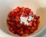 Une image de l'étape 7 de Charlotte aux skyr et fraises.
