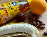 Gambar langkah 1 resipi Buah campur yogurt madu.